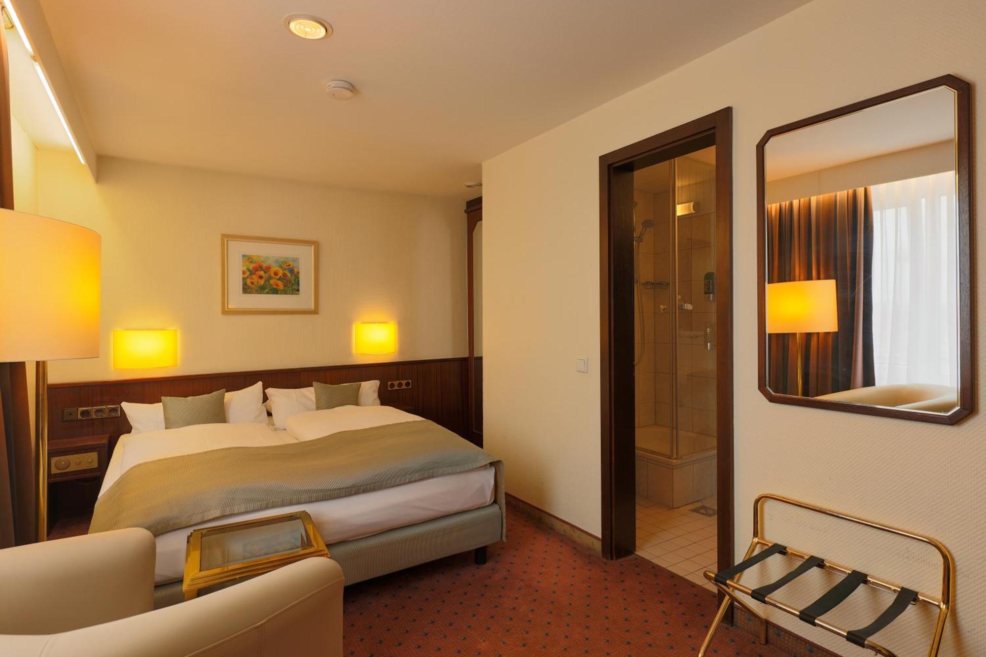 Trip Esplanade Hotel 4*