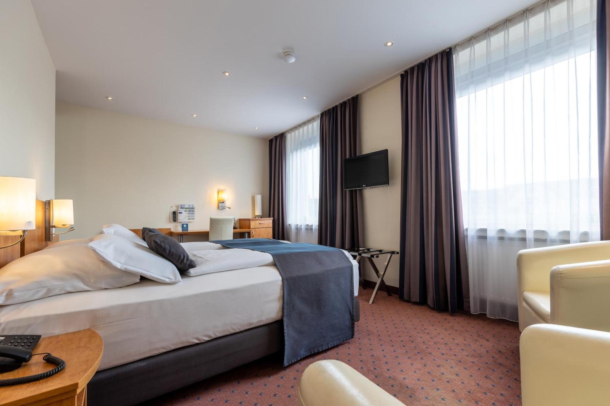 Trip Esplanade Hotel 4*