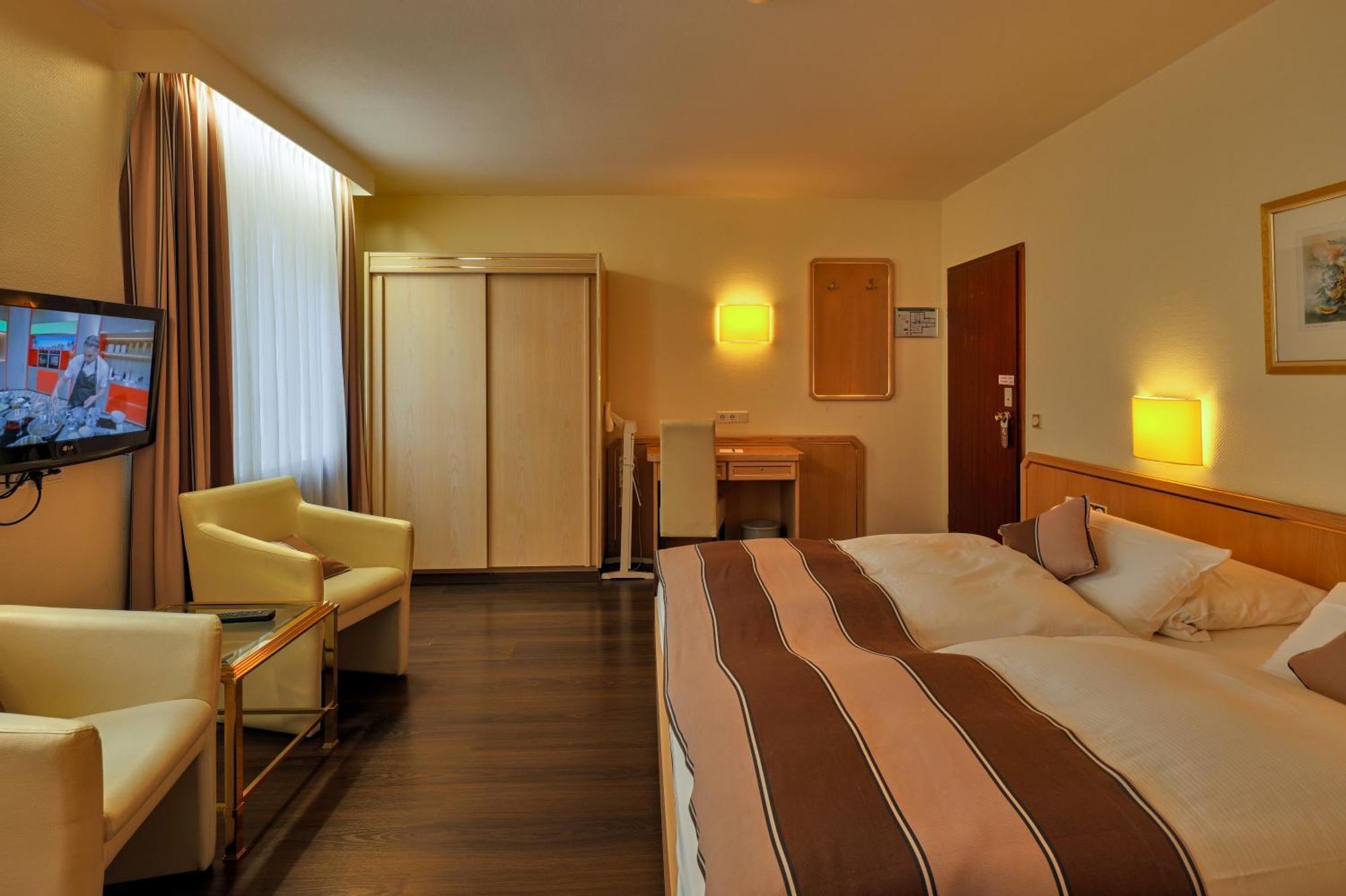 Trip Esplanade, Hotel