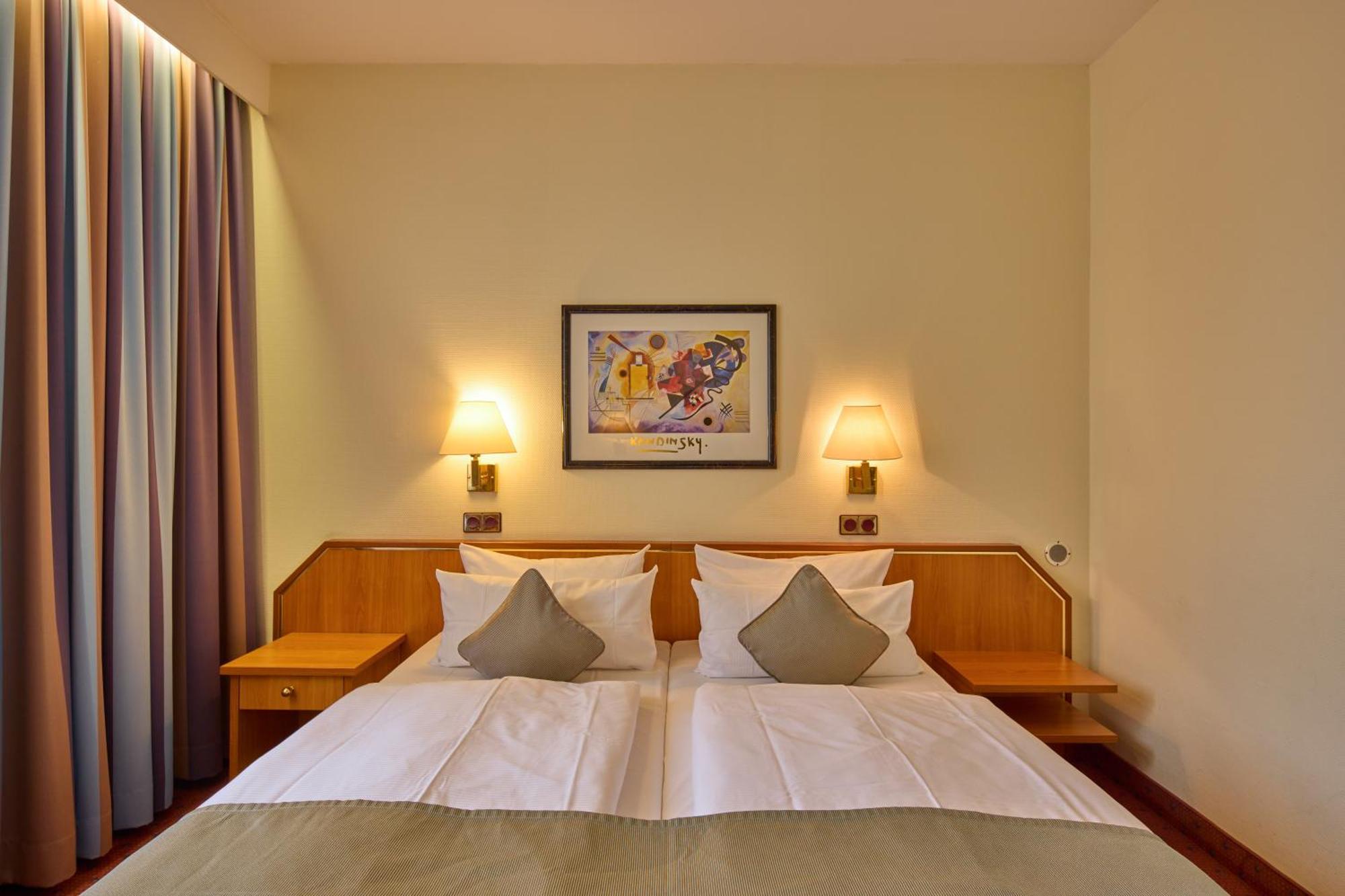 Trip Esplanade, Hotel